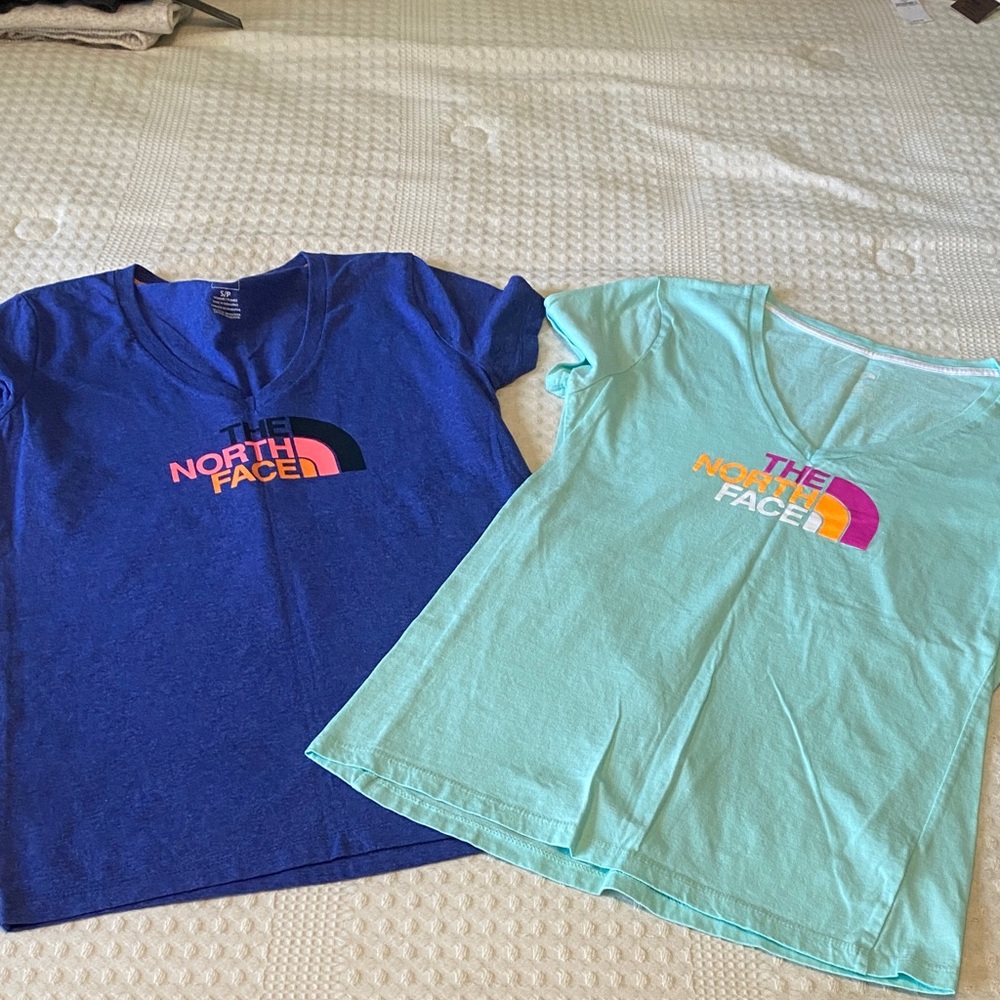 The North Face Women's Short Sleeve Tees Lot of 2 EUC